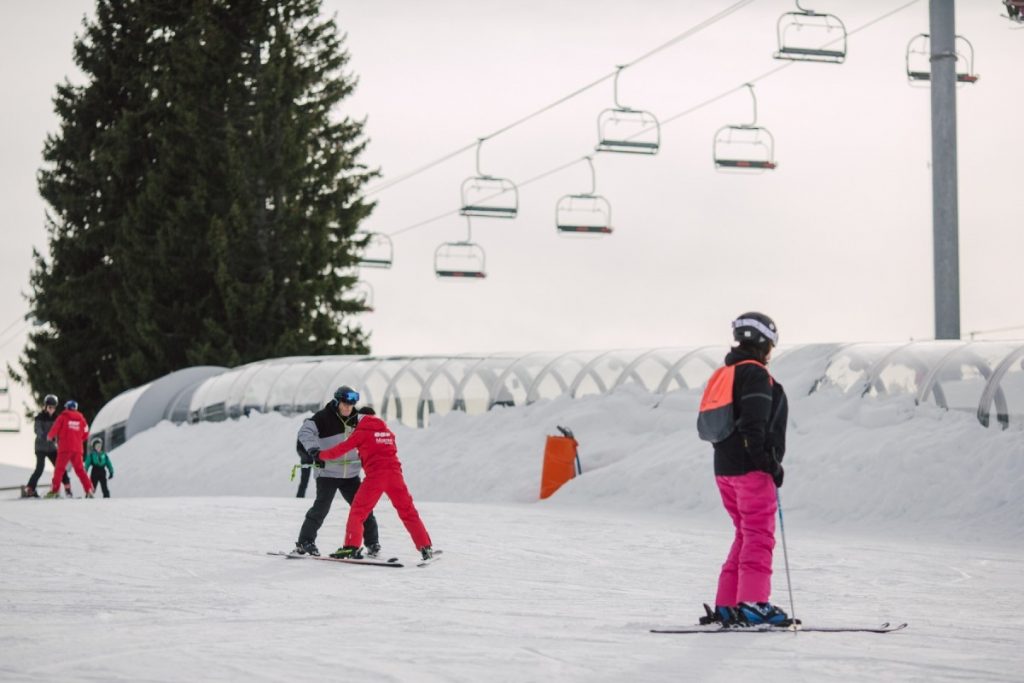 Beginner skier in. a lesson at the Pleney Morzine