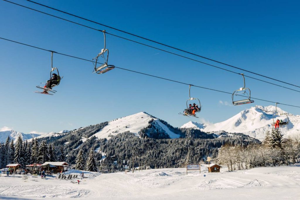 Nabor chairlift morzine above ski piste