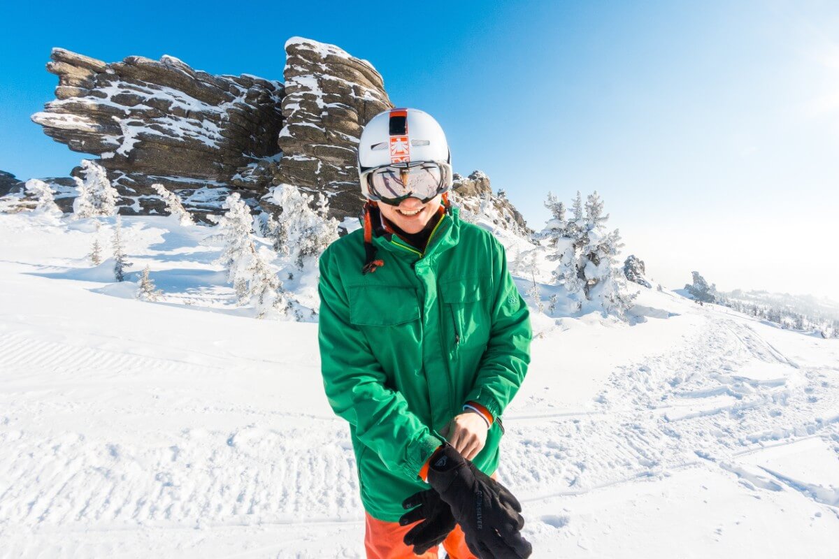 Skiing Essentials for Beginners: Ski Pants, Goggles, Helmets, and More