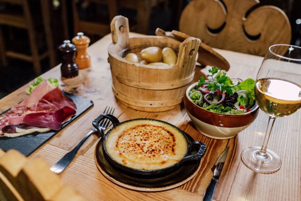 Berthoud d'Abondance a la ferme de la fruitiere, Morzine